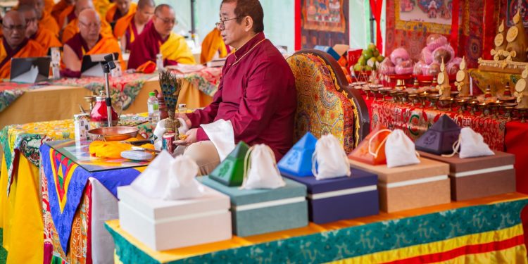 雪歌仁波切主持「金字塔能量園」祈福大會 小彬彬、董至成現身參與