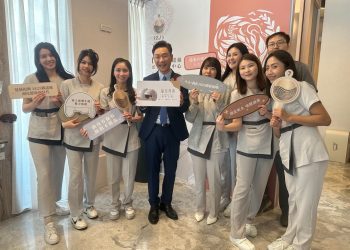 謝祖武力推頭皮凍齡術 1825雅諾絲啟動髮藝復興熱潮