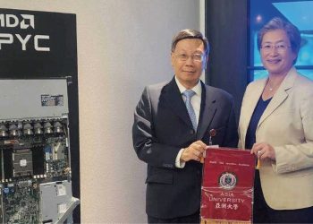 影/亞洲大學國考通過率高、AI國際證照 高薪就業保證