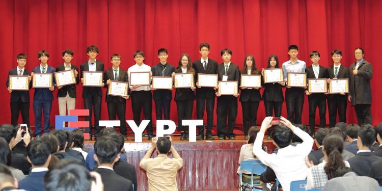 頂尖高中生挑戰「徐有庠盃」 代表台灣躍上國際科教競賽