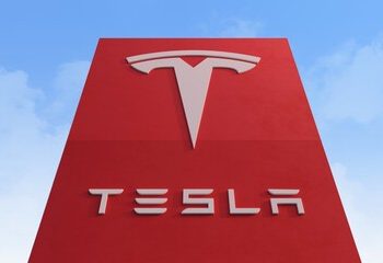 馬斯克沾政治引發品牌危機？特斯拉股價2月暴跌28%