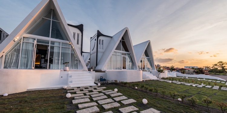 台灣人最愛出國?這座離島旅遊爆紅!Dcard網友激推夢幻Villa 一入住就不想走