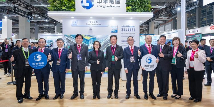 中華電信2025智慧城市展 AI應用4大領域 智慧號誌控制、分析城市碳排