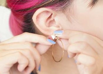 專為「無耳洞女孩」打造  OSMAR絢彩家首創「黏貼式耳環」體驗更多時尚