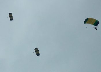 影／中共圍台軍演　國軍傘訓不間斷操演