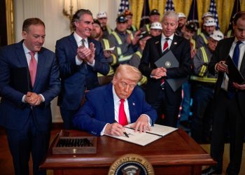 美中對撞！川普加徵中國關稅高達104% 美股自由落體收黑