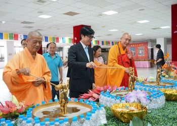 高雄市佛教會浴佛大典 五位市長熱門人選齊聚拚人氣