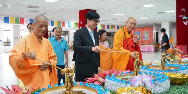 高雄市佛教會浴佛大典 五位市長熱門人選齊聚拚人氣