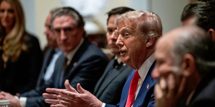 市場繃緊神經?川普啟動半導體國安關稅調查 電子產品恐遭殃