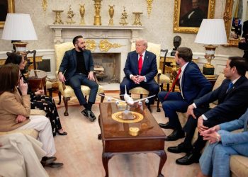 川普暗示汽車關稅有「緩衝空間」 福特、通用股價應聲走揚