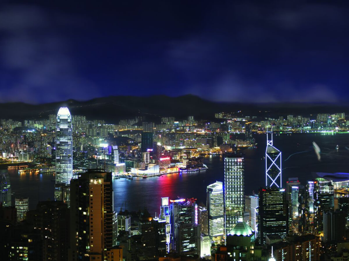 香港景點｜沈浸港風魅力，徜徉在蘭桂坊的繁華與叮叮車的悠揚聲中