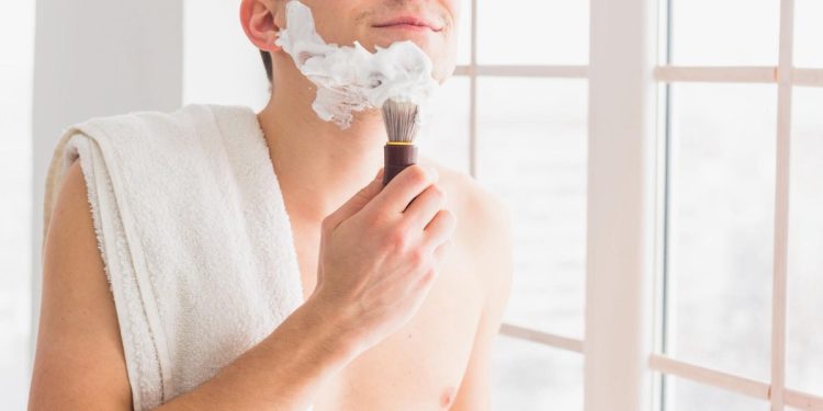 戀愛腦無極限 男大生刮鬍大改造?網友酸:工具人認證