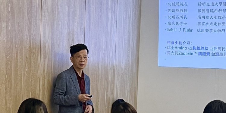 陶聲洋公益健康講座聚焦「胸腺素輔助治療」 張嘉麟醫師攜手唐玲鼓勵癌友