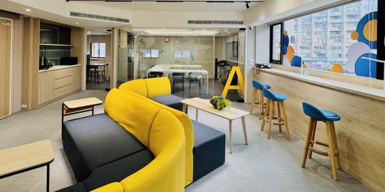 托福雅思高階英語需求攀升 菁英語言攜手Atlas打造OMO智慧學習新模式