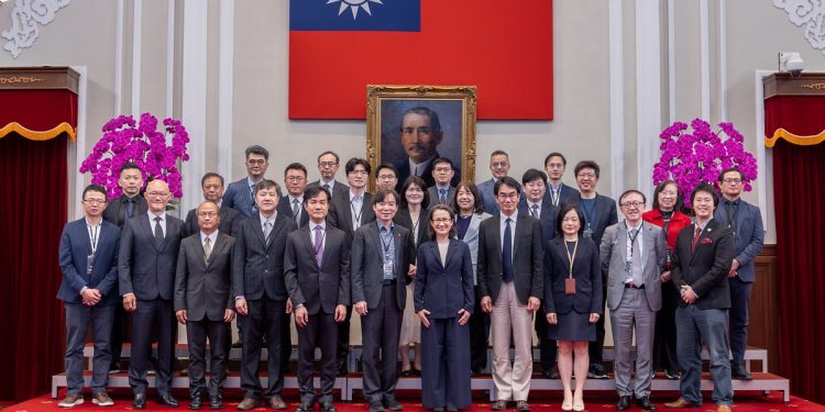 SHOPLINE 榮獲 IT Matters Awards「最佳 IT 雇主獎」副總統接見肯定人才培育與科技貢獻