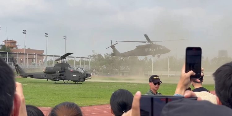 影／國防部結合模型賽 眼鏡蛇、黑鷹4/19-20空降逢甲大學
