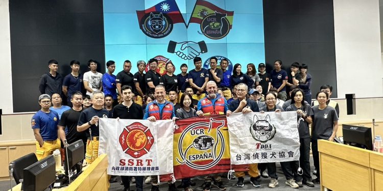 台西跨國打造搜救犬訓練營 西班牙教官來台傳授技術 汪喵星球挺毛英雄訓練無後顧之憂