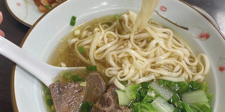 蘆洲必吃牛肉麵 14 小時熬煮湯頭 清香濃郁一試成主顧