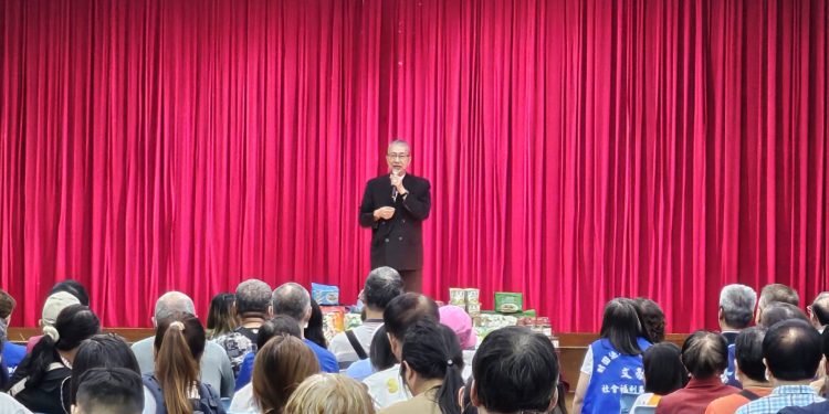 椅子瑜珈暖身心 圓緣會陪伴憨兒動起來共度健康時光