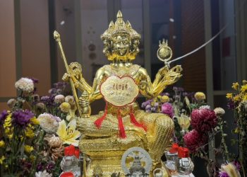 近距離「手貼金箔」 虎尾黃金四面佛展現工藝新美學