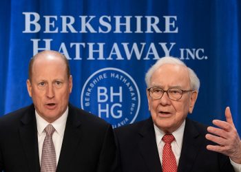 巴菲特年底將退休震撼市場 接班人阿貝爾被類比像蘋果庫克