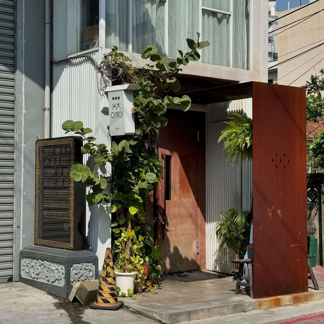 台南老宅｜漫步府城尋找舊日情懷，新舊交融的『榕洋行』、讓時間停住的『仰角舶物』，帶你探訪隱身在台南老宅裡的特色店家。