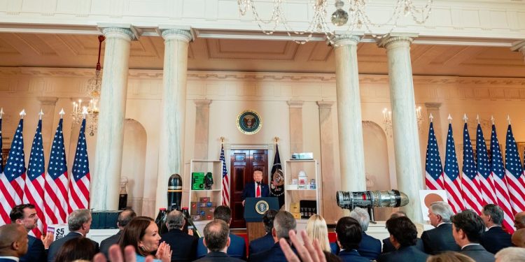 川普將訪中東三強 沙烏地、阿聯酋、卡達砸數兆美元博取戰略紅利