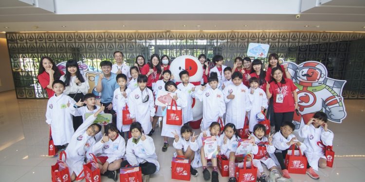 中化企業推動校園參訪 孩童實地體驗學習用藥安全