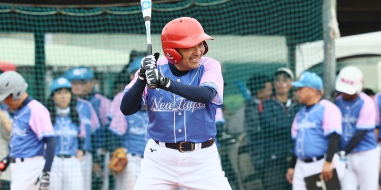 世壯運慢速壘球雙北大戰二部曲新北市獲銀  侯友宜肯定團隊的好表現