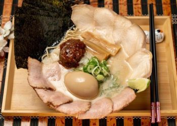 板橋拉麵推薦！在地人激推濃厚系湯頭 免費加麵吃超飽