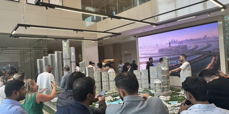 杜拜房市炙手可熱 台灣投資團直擊 抽籤買房、半日售罄成常態