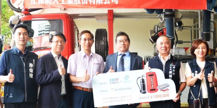 正德防火攜手聯億能源 捐防火毯與鋰電池滅火器 守護台中消防安全