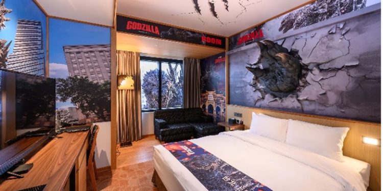 哥吉拉登陸台灣！牆壁與天花板都留下了襲擊的痕跡 「有點可怕，但充滿歡樂的一段時光」