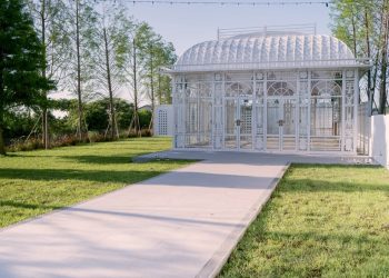 戶外婚宴新風潮，諾lofte台中首創結合玻璃屋與草皮的宴會場地