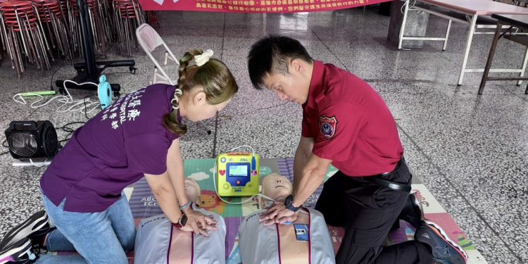 迎風善羽暨惜緣偏鄉攜手熱血教官 深入高屏偏鄉教授急救知識