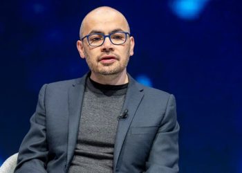 DeepMind執行長示警：與其擔心AI搶工作、不如提防這點