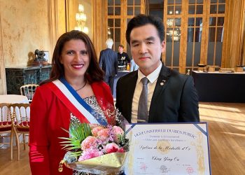 台灣教育家歐青鷹 法國巴黎獲頒金質榮譽勳章 巴黎市長親臨現場