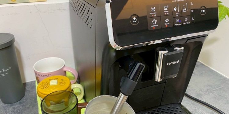 「超神咖啡機」momo 618激殺萬元有找!全自動化+打奶泡一機搞定  網讚:CP值爆表