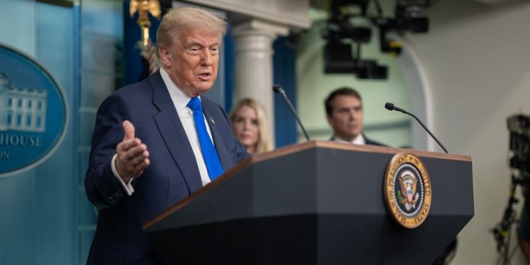 美加貿易談判急轉彎?加拿大撤「數位稅」向川普遞橄欖枝