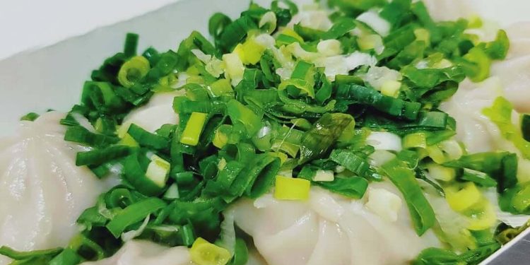 宜蘭美食|這篇請無腦收藏!羅東夜市必吃美食清單 巨無霸糖葫蘆、嚐味鮮湯包、堂薯薯臭薯