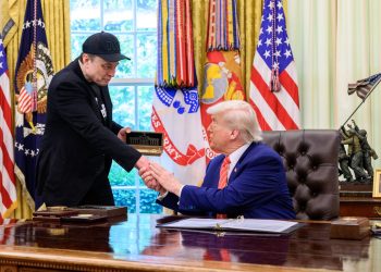 馬斯克與川普「隔空交火」！特斯拉暴跌逾14%史上最慘