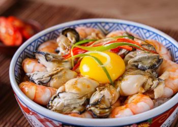 花蓮必吃滷肉飯 大腸＋蚵仔奢華加料版 網友封為滷肉飯界LV