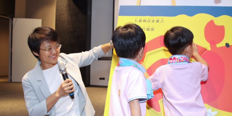 親子共讀《嬰幼兒客語翻翻書》多感官體驗新登場