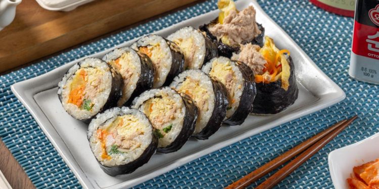 板橋黃石市場美食 人氣韓式飯捲推薦 現捲現賣料多實在