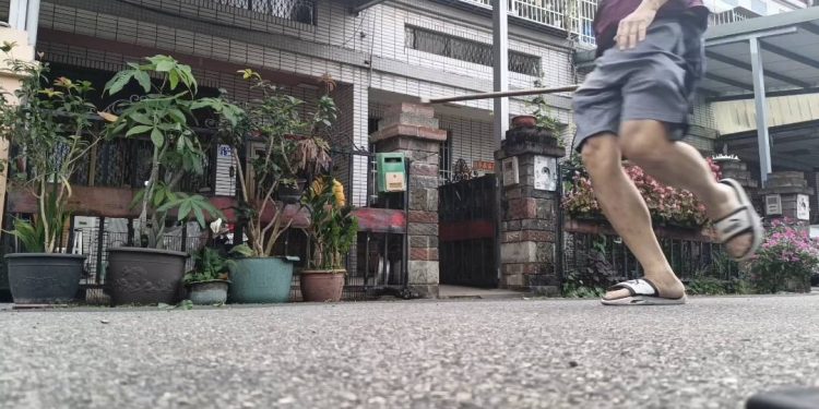 模特兒陳勇正探望外婆遭突襲 親舅持鐵棍追打反遭壓制