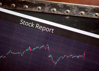 00938結合價值、成長又低波動！林艾比：優於0050、006208等老牌產品