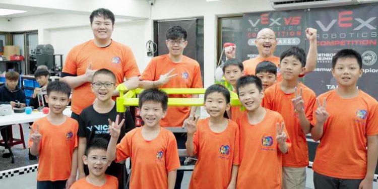 從小扎根科技力   快樂學習機器人