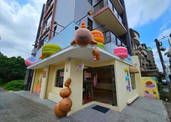 桃園美食｜卡皮巴拉又來了！中壢美食新店搶先報 超萌打卡甜點店『卡比拉拉台式馬卡龍專賣店』，開心果口味季節限定