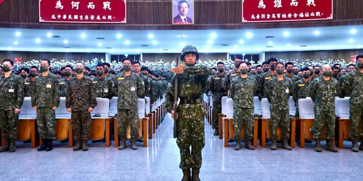 呂坤修司令主持三軍九校院聯合入伍開訓