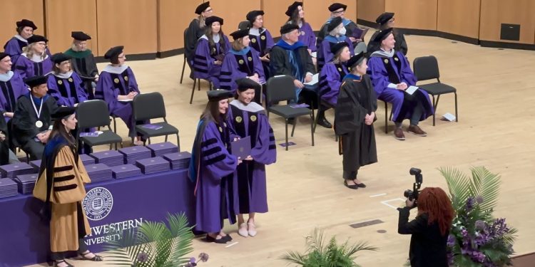 亞大國際競爭力強,學生出國表現佳 聽語系首屆畢業生,3年取得美國西北大學博士學位